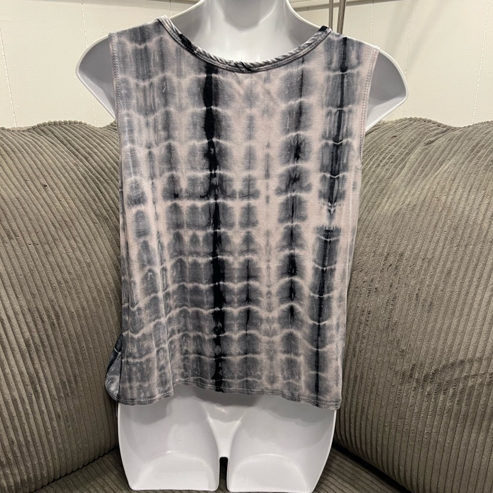 Olivia Rae Tank Top. Size XL - Picture 2 of 6